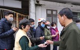 Người dân Hà Nội xếp hàng mua khẩu trang kháng khuẩn